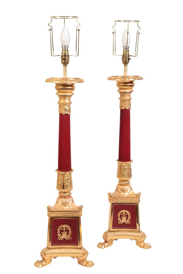 A PAIR OF EMPIRE STYLE GILT METAL COLUMNAR TABLE LAMPS