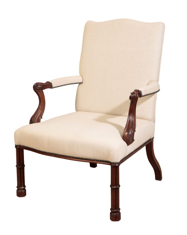 A MAHOGANY ARMCHAIR IN THE MANNER OF THOMAS CHIPPENDALE