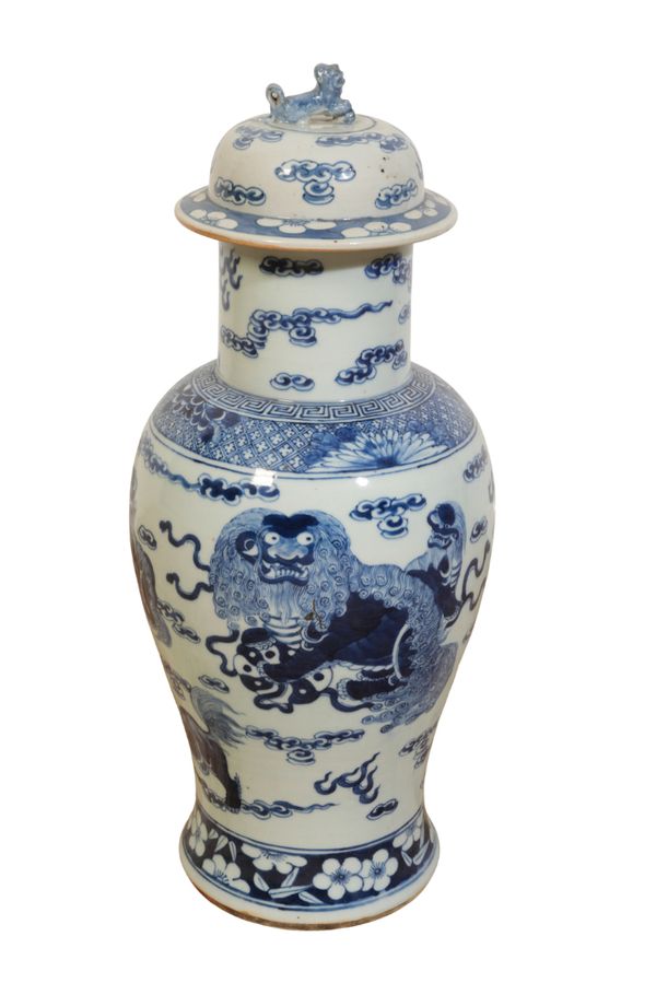 A CHINESE BLUE AND WHITE LIDDED BALUSTER VASE