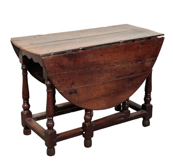 AN 18TH CENTURY OAK GATELEG TABLE