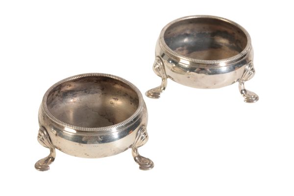 A PAIR OF SILVER TABLE SALTS