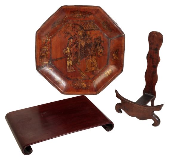 A CHINESE HARDWOOD PLATE STAND