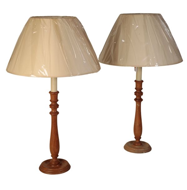 A PAIR OF TURNED WOOD TABLE LAMPS