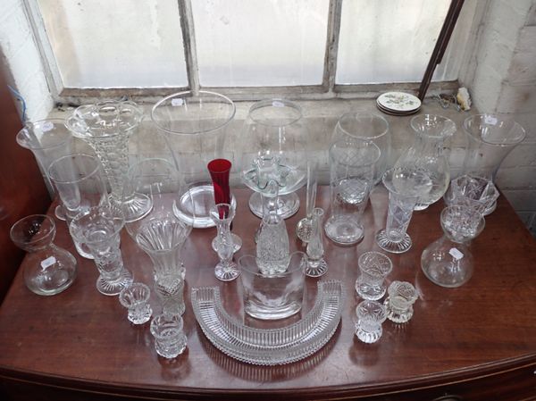 A COLLECTION OF 30 GLASS VASES