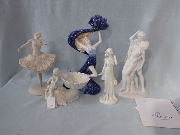 A WEDGWOOD FIGURINE AND OTHER CERAMIC FIGURINES