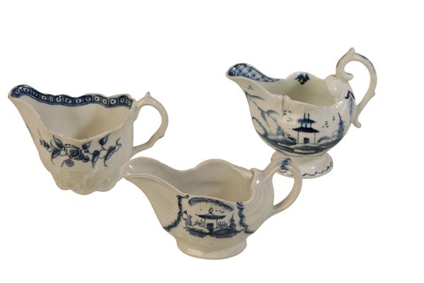 A FIRST PERIOD WORCESTER BLUE AND WHITE "CHELSEA EWER" SMALL SAUCEBOAT