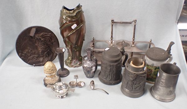 A COLLECTION OF PEWTER TANKARDS AND OTHER METALWARE