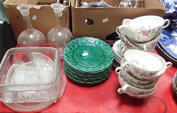 A SET OF GREEN GLAZED VICTORIAN PLATES