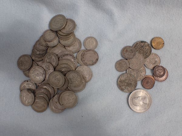 A QUANTITY OF GEORGE VI  PRE-1947 SILVER COINS