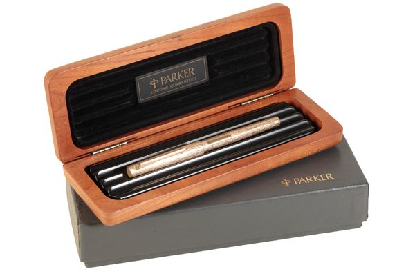 A PARKER 9CT GOLD PROPELLING PENCIL