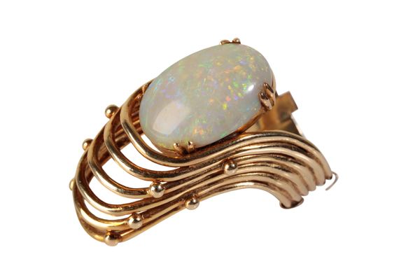 AN OPAL AND GOLD MODERNIST RING WILL COLLECT DD