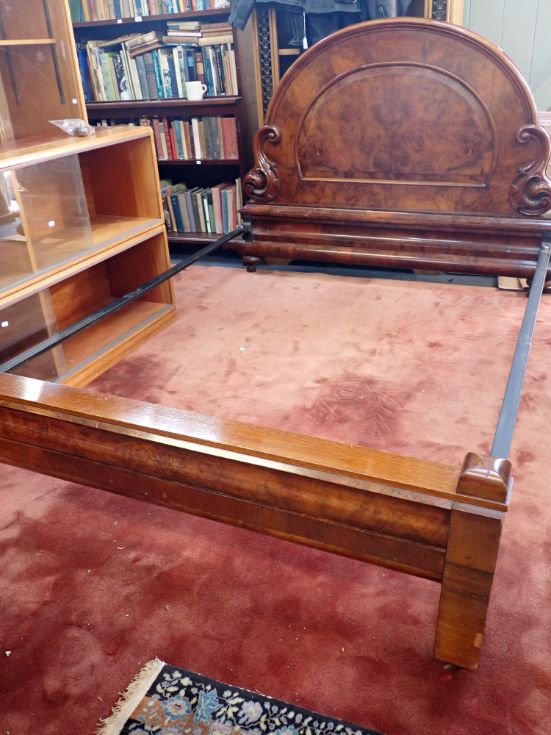 A VICTORIAN WALNUT BEDSTEAD, WITH CARVED DECORATION