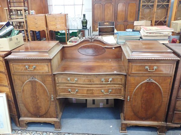 A LARGE EDWARDIAN MAHOGANY SIDEBOARD