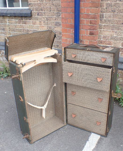 AN EARLY 20TH CENTURY TRAVELLING WARDROBE TRUNK, WITH LABELS