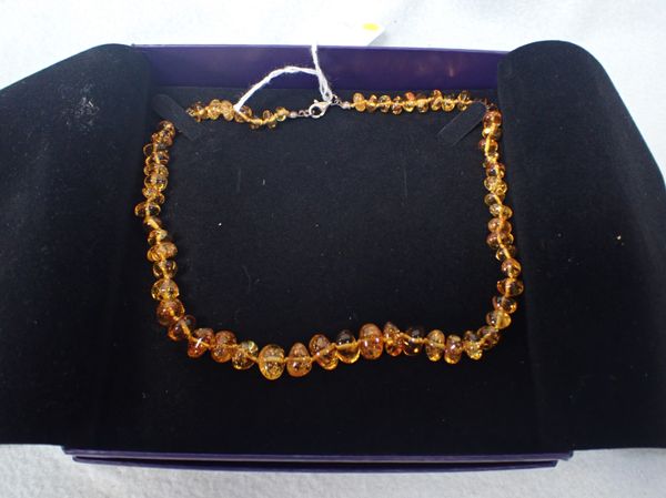 A MODERN AMBER NECKLACE