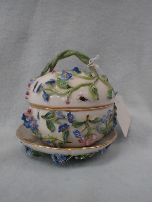 A MEISSEN STYLE COVERED POT, ENCRUSTED WITH FLOWERS