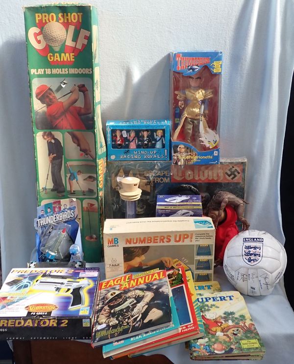 A COLLECTION OF TOYS, INCLUDING 'E.T.', OTHER TOYS