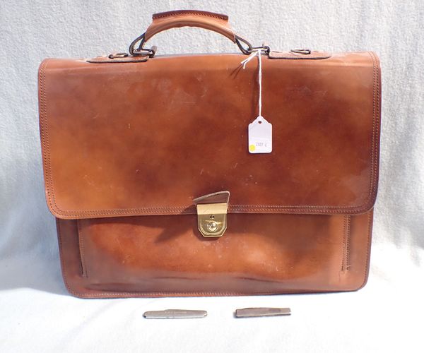 A MODERN LEATHER BRIEFCASE/SATCHEL