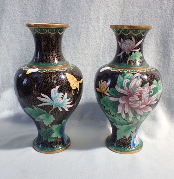 A PAIR OF CHINESE CLOISONNE VASES