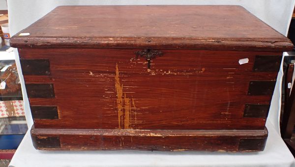 A VICTORIAN GRAINED PINE BLANKET BOX