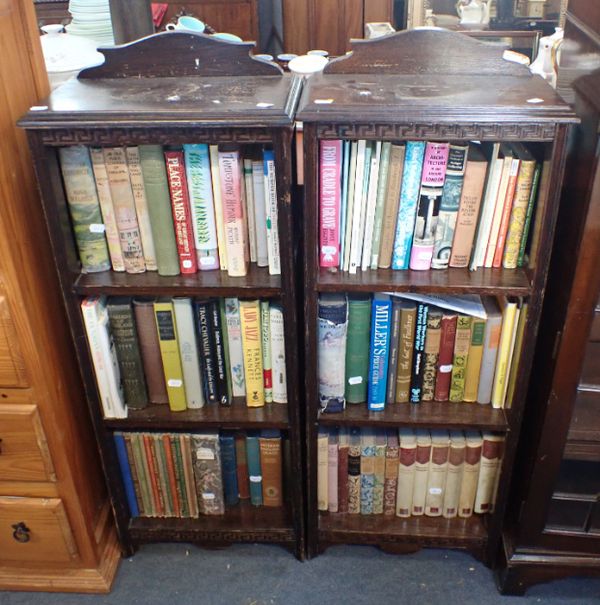 A PAIR OF NARROW 1920S OAK BOOKCASES