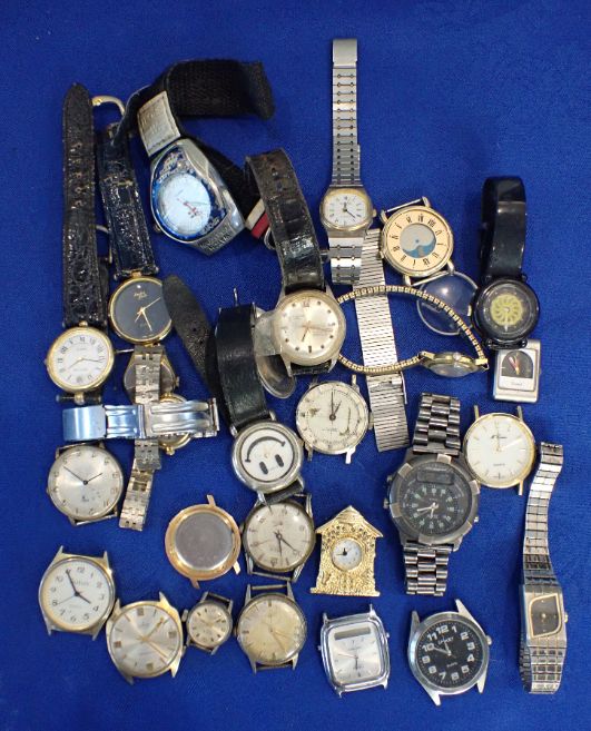 QUANTITY OF VARIOUS LADY'S AND GENTLEMAN'S WRIST WATCHES