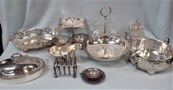 A QUANTITY OF SILVER PLATED ITEMS