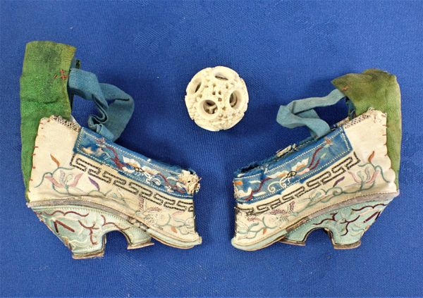 A PAIR OF EMBROIDERED JAPANESE SHOES