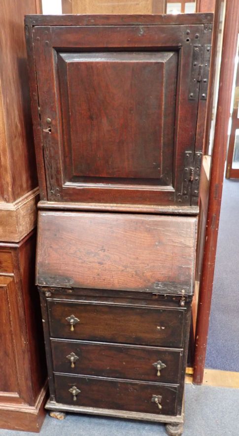 AN EARLY 18TH CENTURY OAK BUREAU, OF SMALL PROPORTIONS