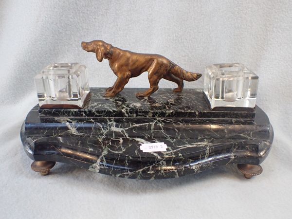 MARBLE DESK STAND MOUNTED WITH A BRONZE RED SETTER