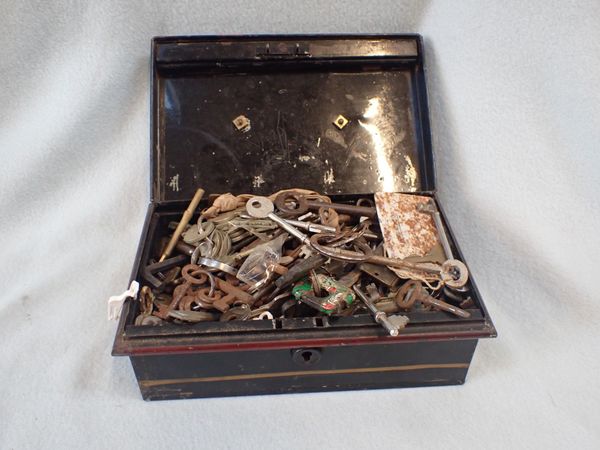 A COLLECTION OF KEYS IN A TIN BOX