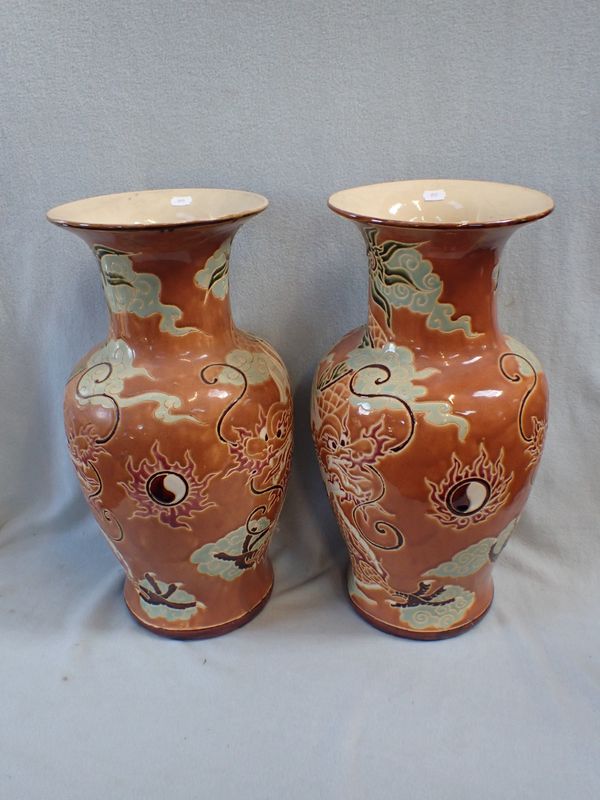 A PAIR OF CHINESE DECORATIVE VASES