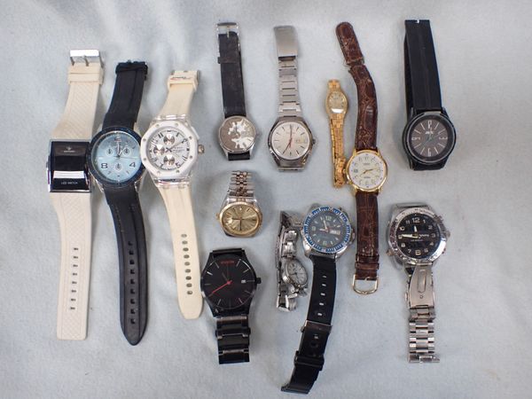 A COLLECTION OF QUARTZ WATCHES