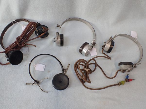 FOUR TELECOMMUNICATIONS HEADPHONES