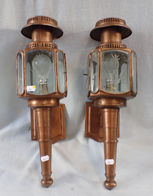 A PAIR OF CARRIAGE STYLE WALL LAMPS