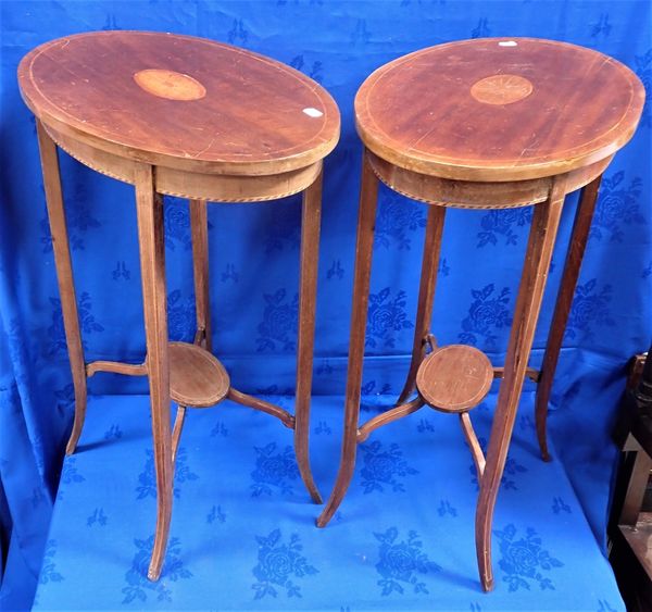 A PAIR OF EDWARDIAN MAHOGANY OCCASIONAL TABLES