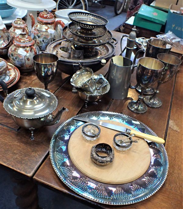 AN INDIAN SILVER NAPKIN RING