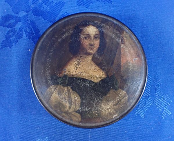 A 19TH CENTURY PAPIER MACHE SNUFF BOX