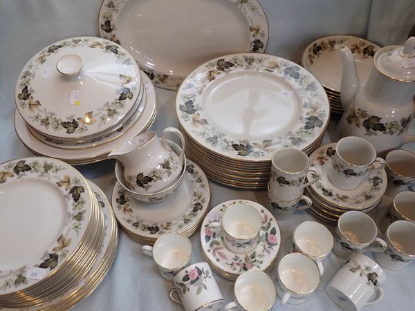 A ROYAL DOULTON 'LARCHMONT' DINNER SERVICE