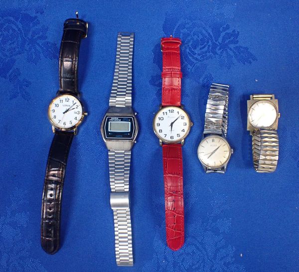 A QUANTITY OF WRISTWATCHES