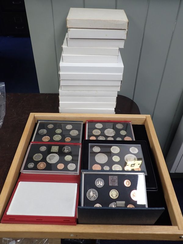 A ROYAL MINT 2008 UNITED KINGDOM PROOF COIN SET