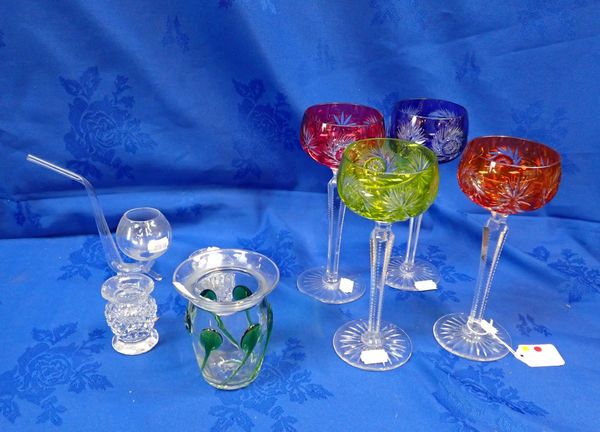 A SMALL COLLECTION OF GLASSWARE