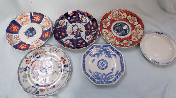 A COLLECTION OF IMARI AND OTHER PLATES