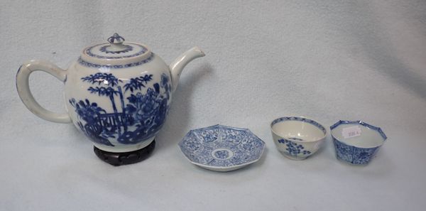 A CHINESE BLUE AND WHITE TEAPOT