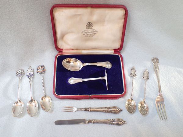 A SILVER CHILDS SPOON AND PUSHER