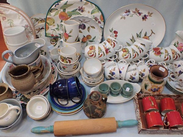 A QUANTITY OF ROYAL WORCESTER 'EVESHAM'