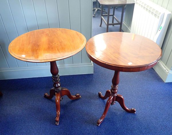 A VICTORIAN MAHOGANY TRIPOD OCCASIONAL TABLE