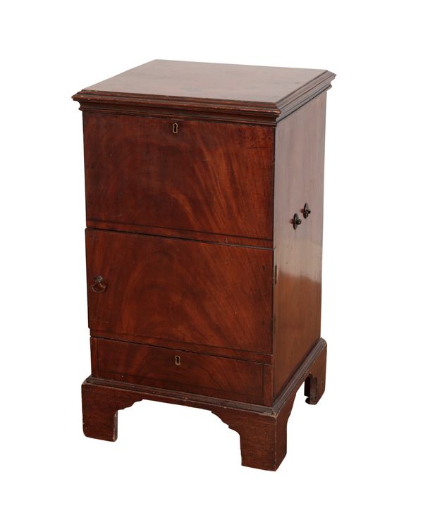 A GEORGE III MAHOGANY BEDSIDE COMMODE