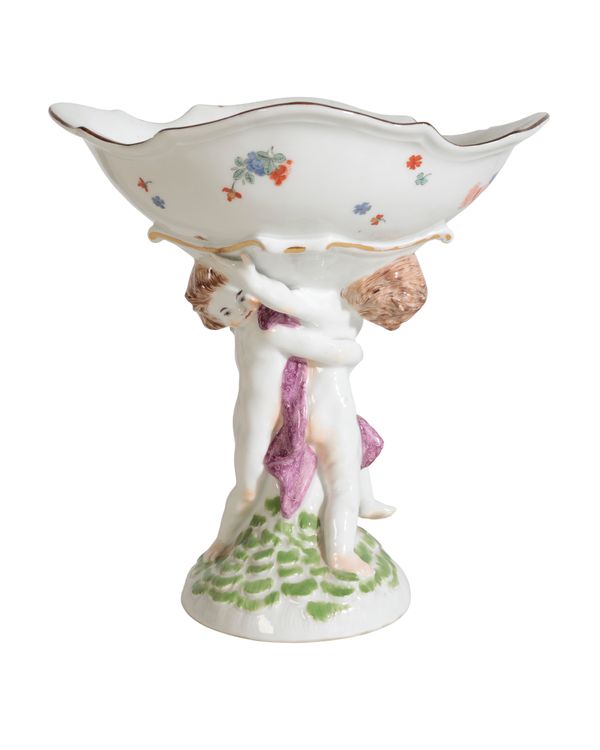 A MEISSEN CENTRE PIECE WITH ENTWINED PUTTI