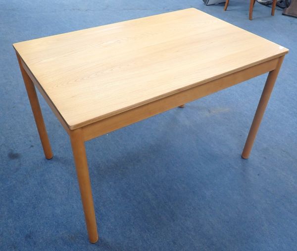 ERCOL: A MODULA DINING TABLE